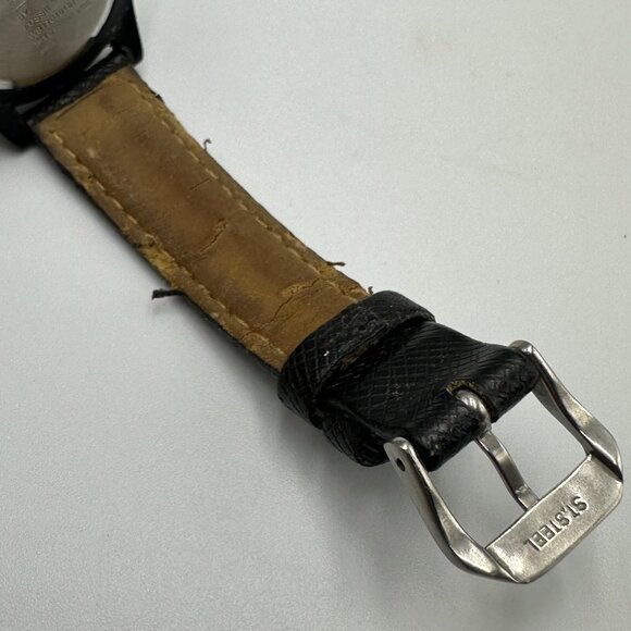 Wile E. Coyote Fossil Watch Men Black Round Dial 29MM Leather Band New Battery - Picture 4 of 15